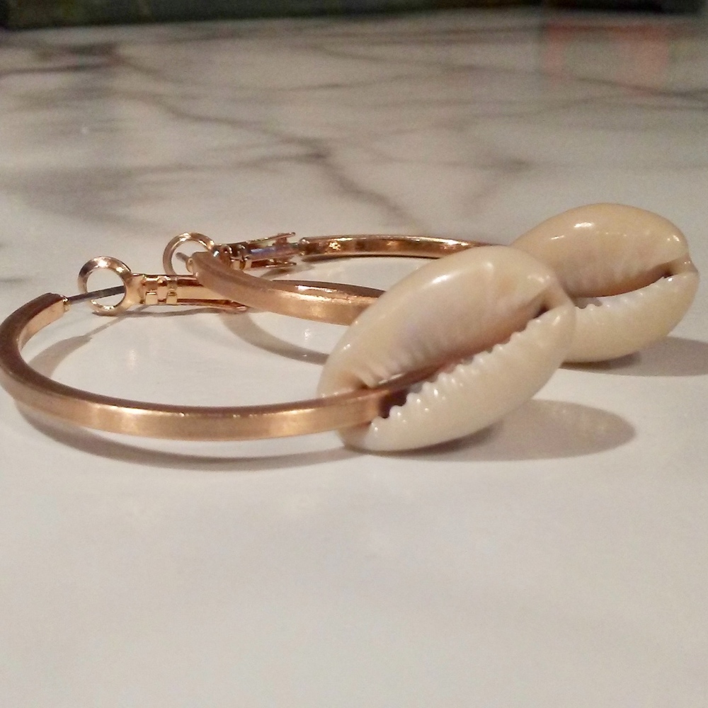 Cowrie Shell Hoop Earrings! - Picture 2 of 3